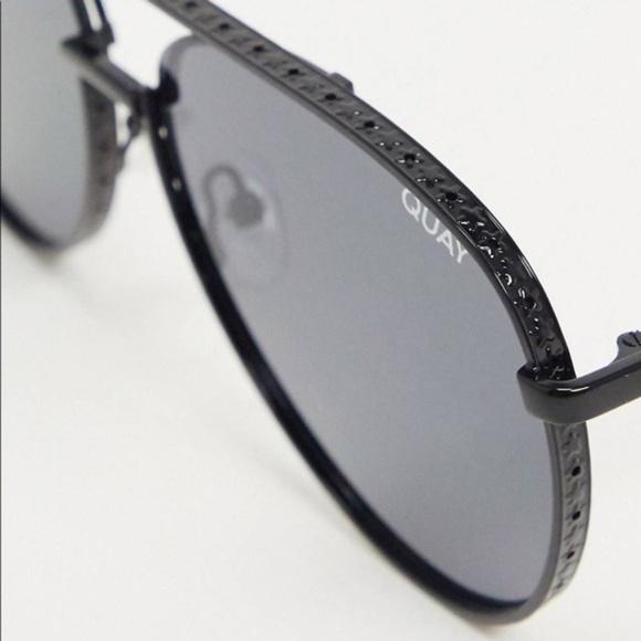 NEW Quay Starry Eyed Sunglasses Black/Smoke main image 6